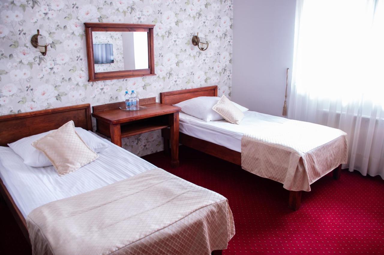Hotel Dwor Czarneckiego Porosły Exteriér fotografie