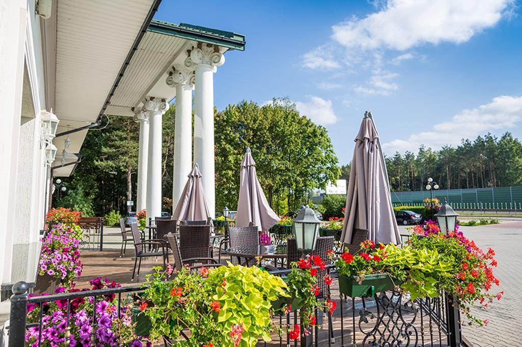 Hotel Dwor Czarneckiego Porosły Exteriér fotografie