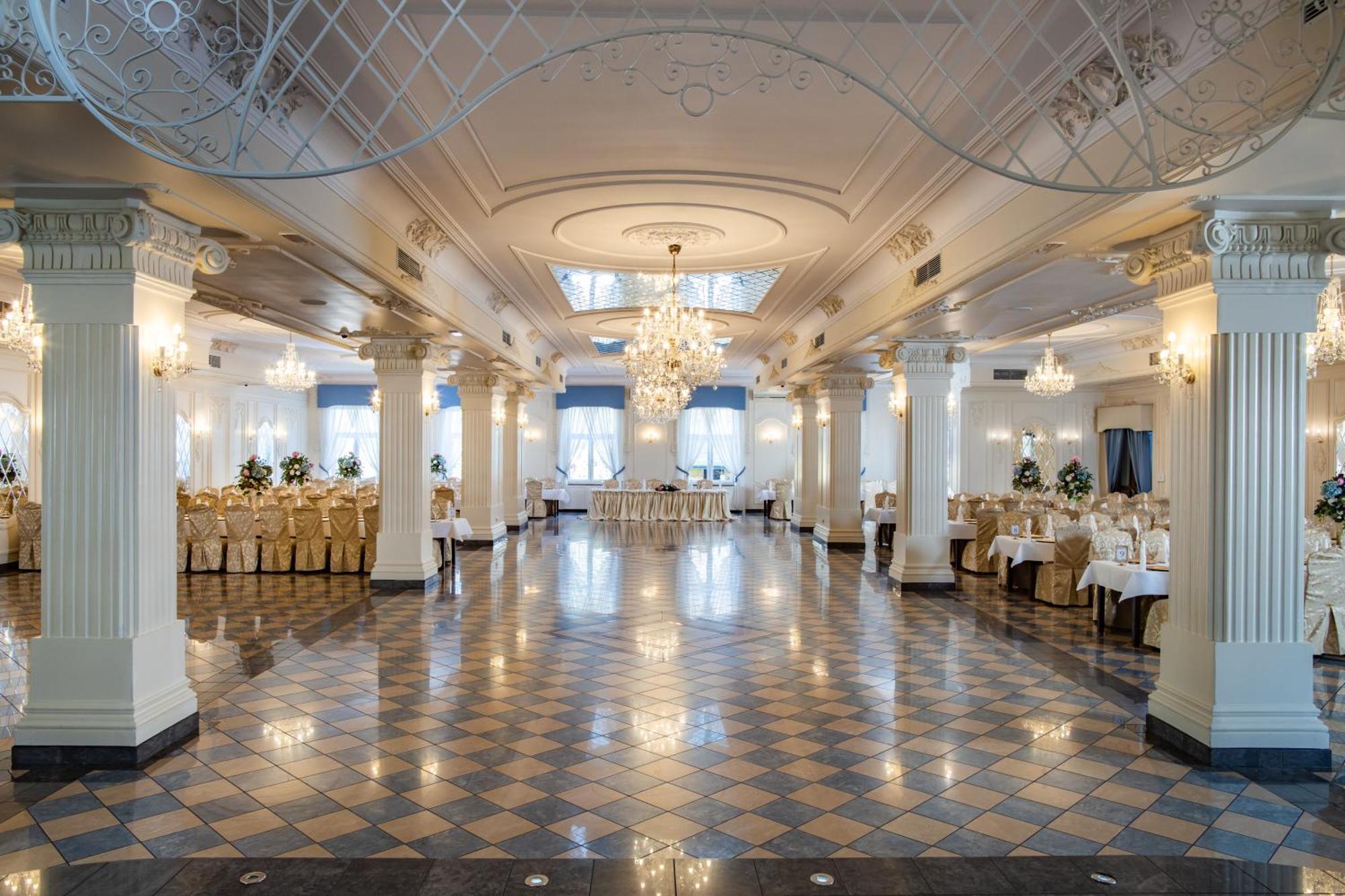 Hotel Dwor Czarneckiego Porosły Exteriér fotografie