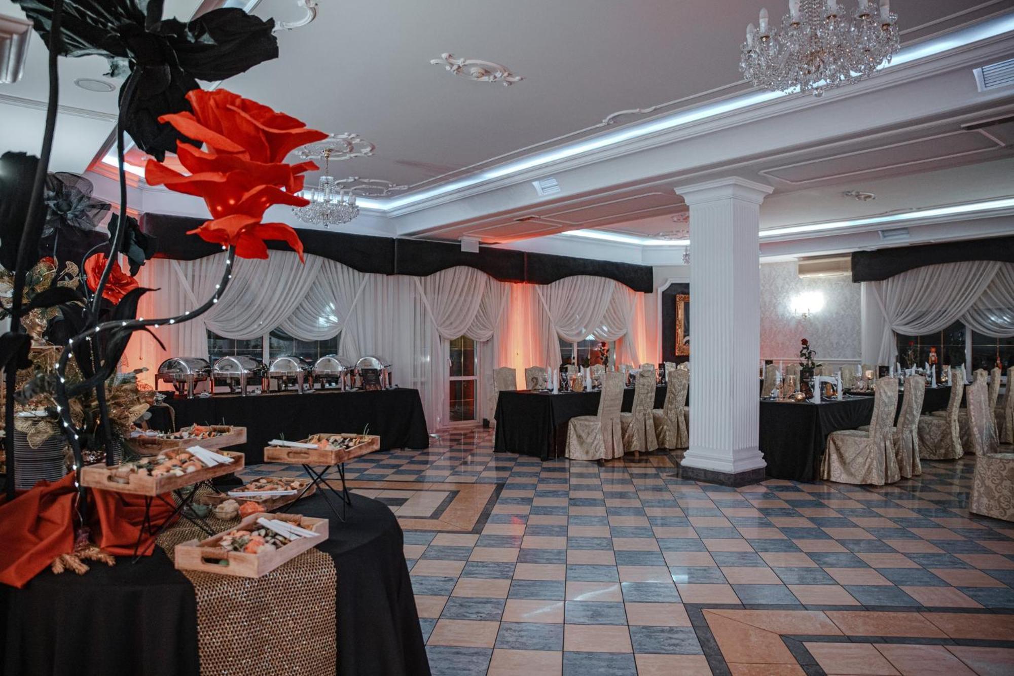 Hotel Dwor Czarneckiego Porosły Exteriér fotografie