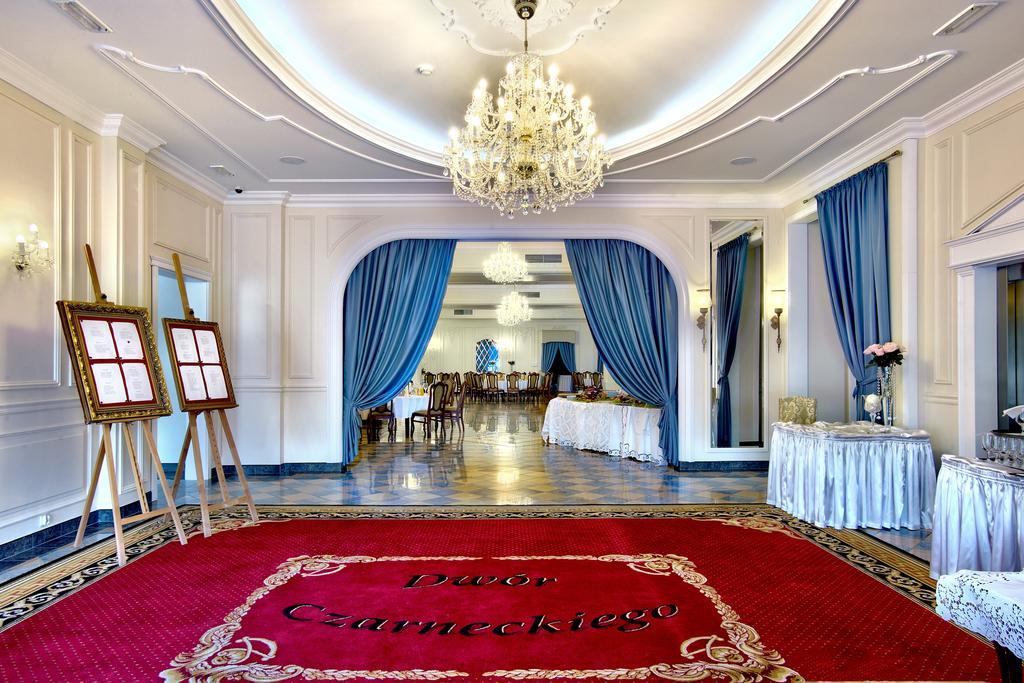 Hotel Dwor Czarneckiego Porosły Exteriér fotografie