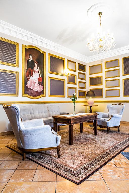 Hotel Dwor Czarneckiego Porosły Exteriér fotografie