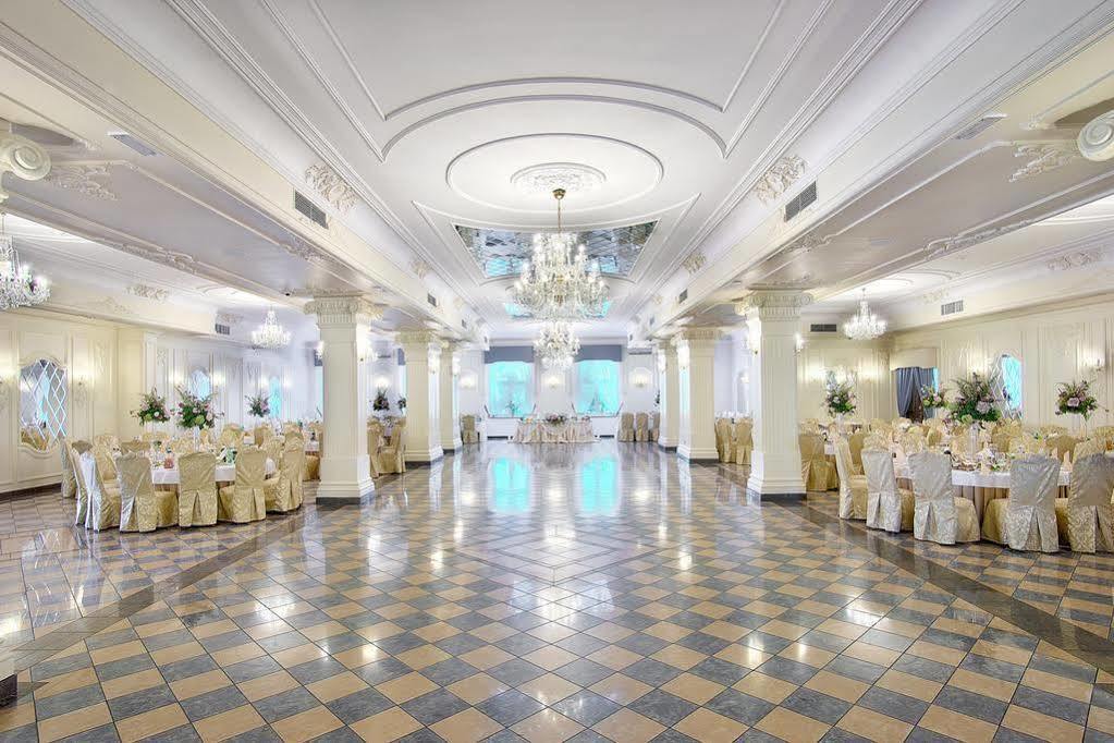 Hotel Dwor Czarneckiego Porosły Exteriér fotografie
