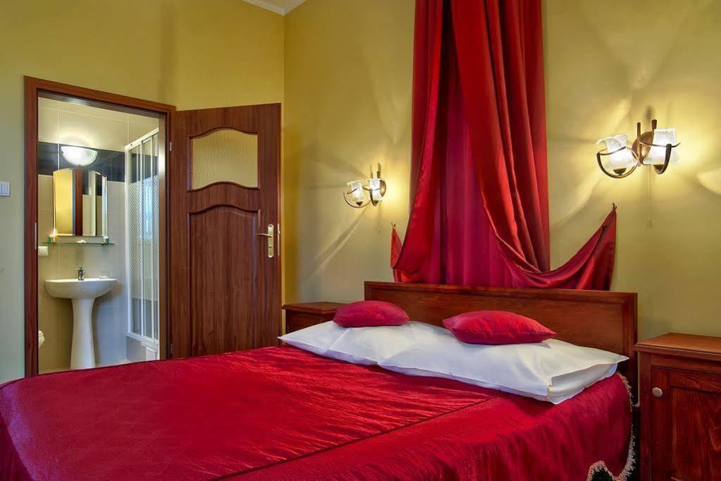 Hotel Dwor Czarneckiego Porosły Exteriér fotografie