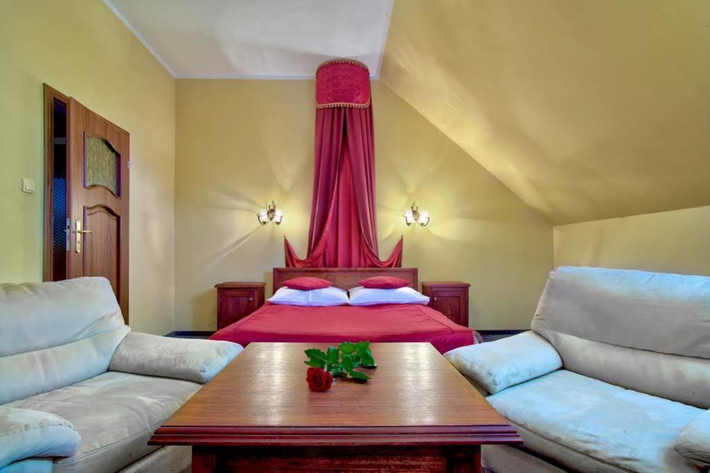 Hotel Dwor Czarneckiego Porosły Exteriér fotografie