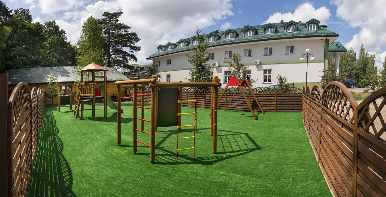 Hotel Dwor Czarneckiego Porosły Exteriér fotografie