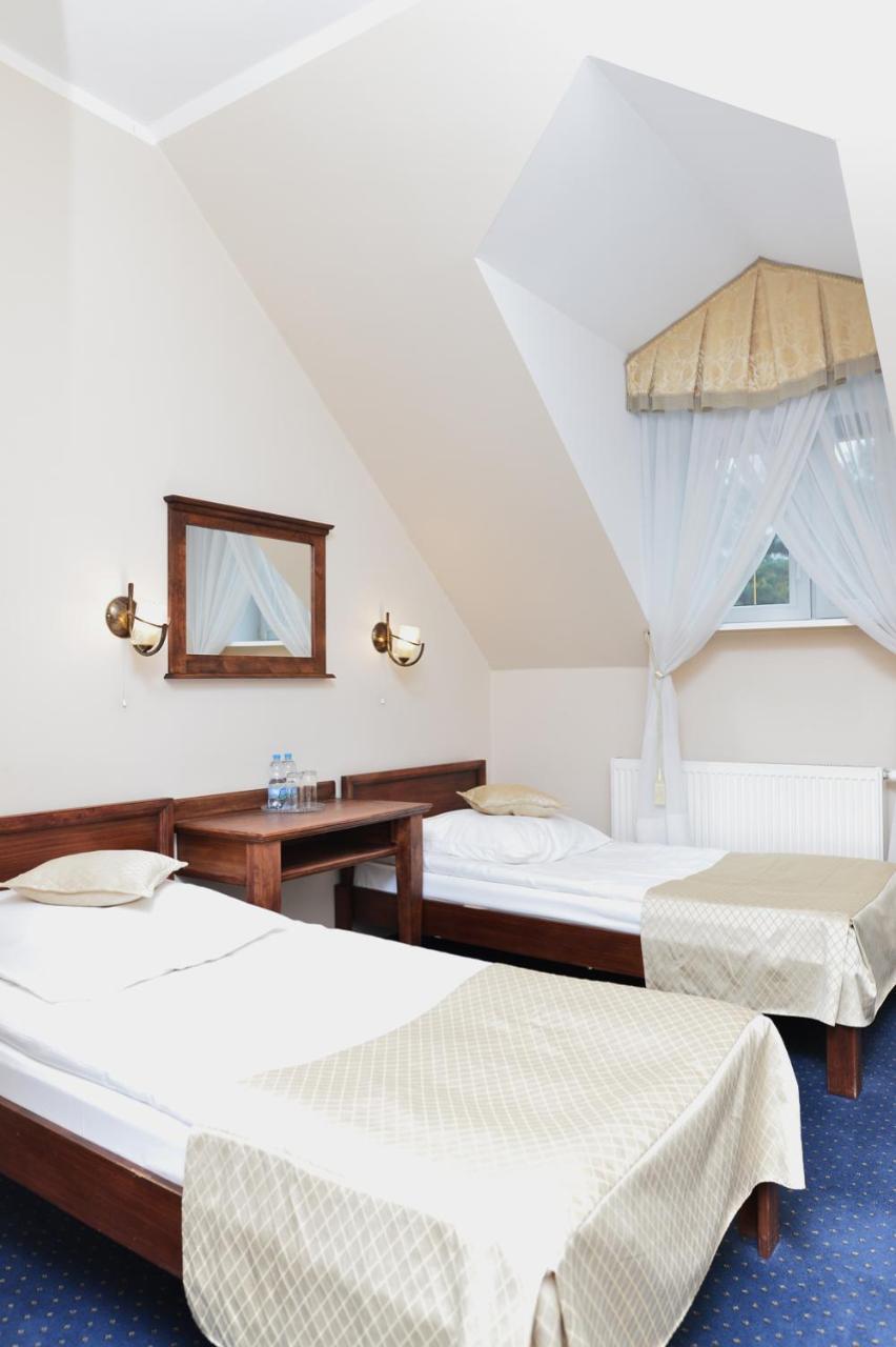 Hotel Dwor Czarneckiego Porosły Exteriér fotografie