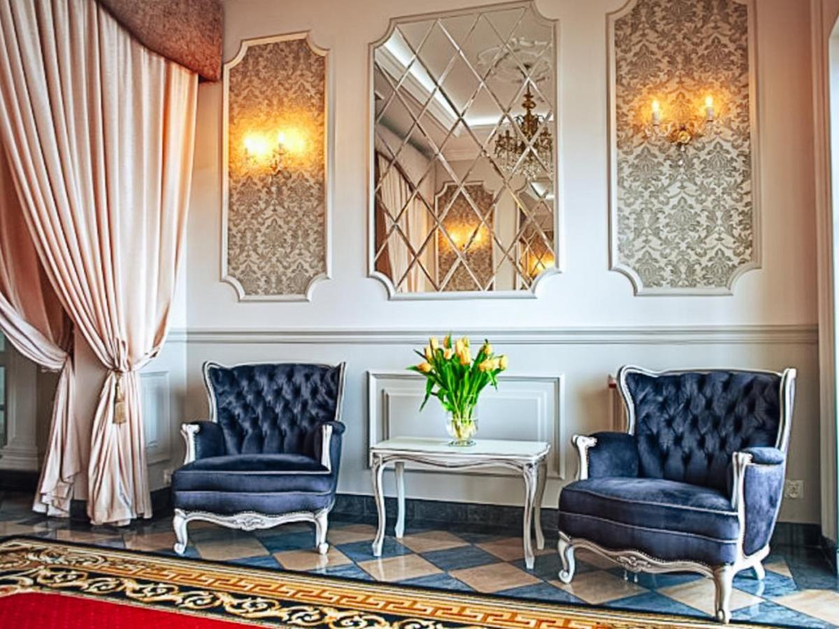 Hotel Dwor Czarneckiego Porosły Exteriér fotografie