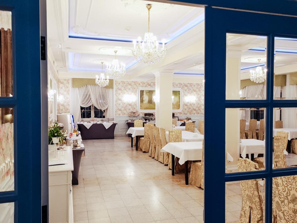 Hotel Dwor Czarneckiego Porosły Exteriér fotografie