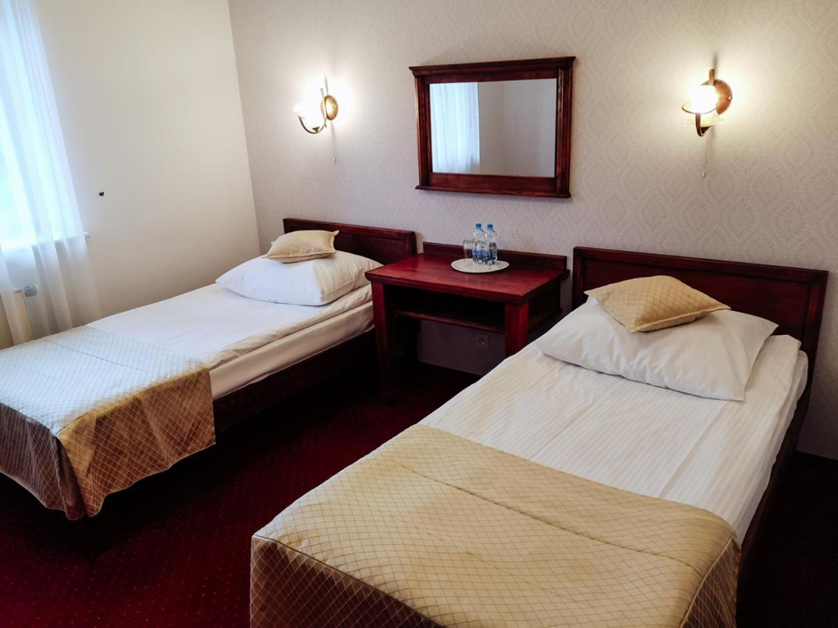 Hotel Dwor Czarneckiego Porosły Exteriér fotografie